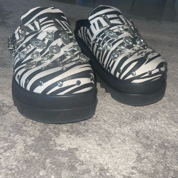 Platform Clogs - Picture 3 of 3